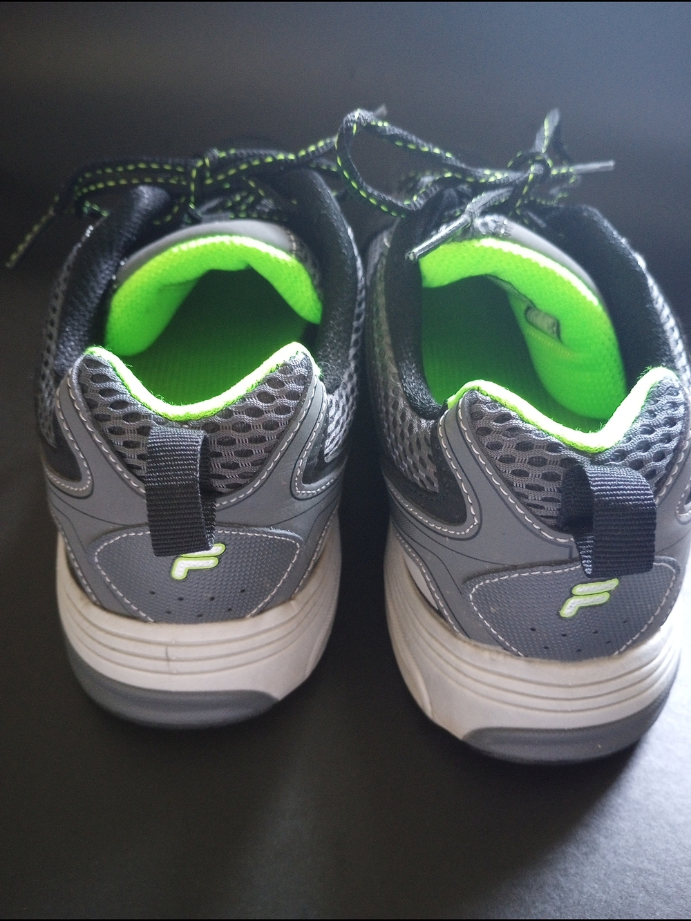 Fila Men's Gray and Neon Green Windshift 15 Running Sneakers, Leather. Size 11 - Picture 4 of 6